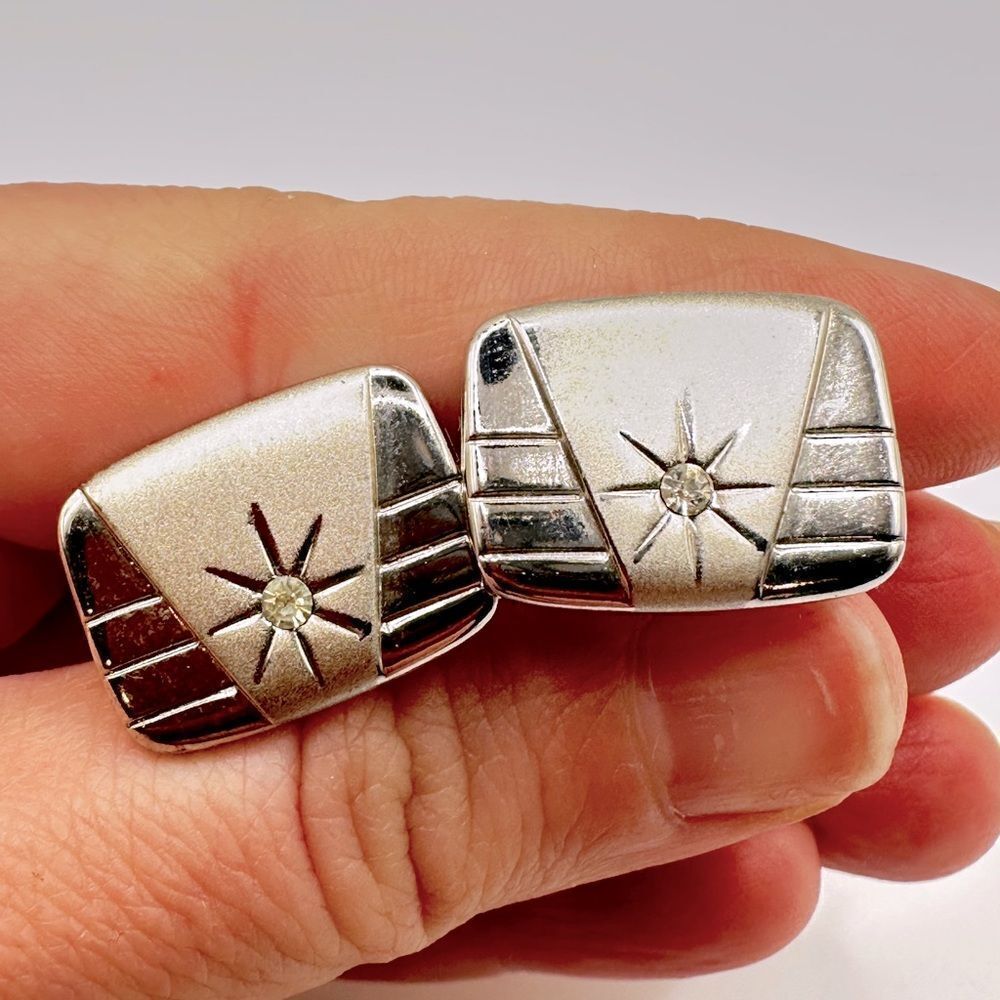 Men’s vintage silver toned cuff links with cz stone!‎